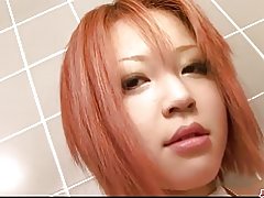 Roşcată strâmt şi busty gagica păsărică giugiuleală în baie