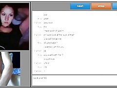 Doamna drăguţ arată ţâţe, şi profund suge degetul